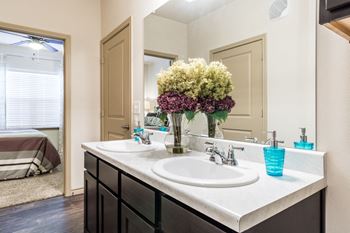 Double vanities in bathrooms